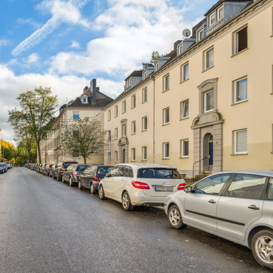 Denkmalgeschütztes Mehrfamilienhaus mit zeitloser Eleganz